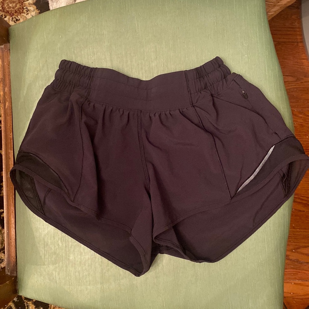 Lululemon black hotty hot shorts size 4